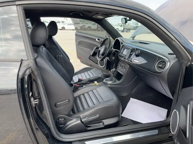 2012 Volkswagen Beetle - Photo 16