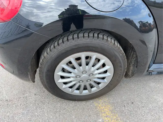 2012 Volkswagen Beetle - Photo 21