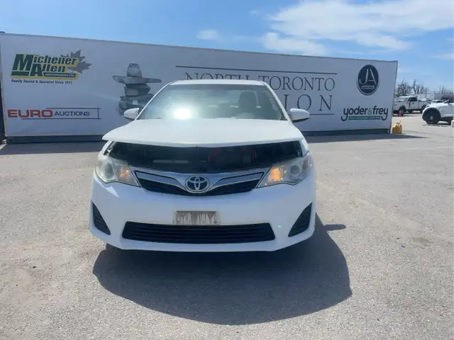 2013 Toyota Camry - Photo 2