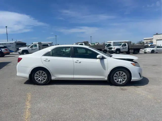 2013 Toyota Camry - Photo 4