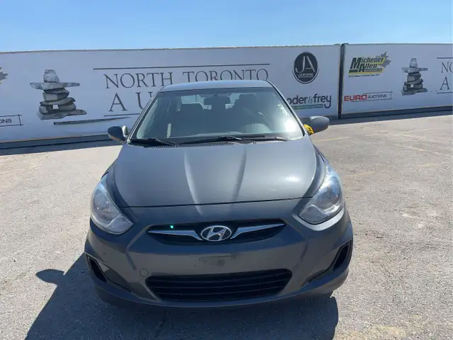 2013 Hyundai ACCENT - Photo 2