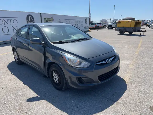 2013 Hyundai ACCENT - Photo 3