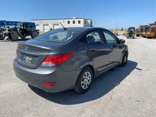 2013 Hyundai ACCENT - Photo 5