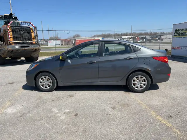 2013 Hyundai ACCENT - Photo 8