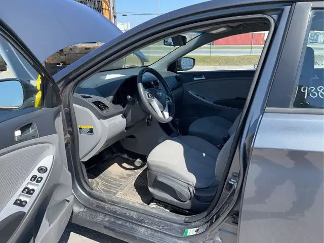 2013 Hyundai ACCENT - Photo 10