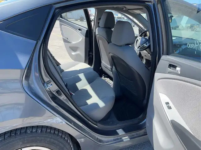 2013 Hyundai ACCENT - Photo 19