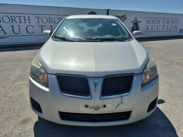 2009 Pontiac Vibe - Photo 2