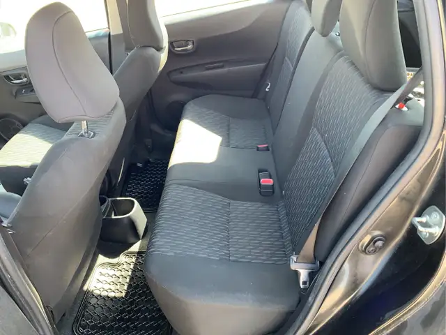 2014 Toyota Yaris - Photo 14