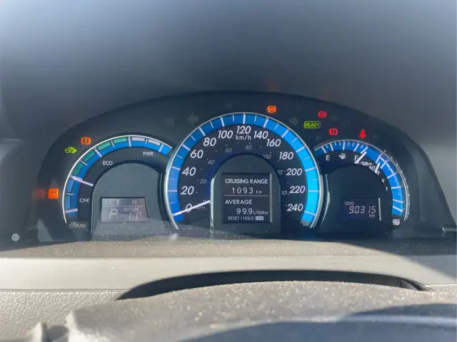 2012 Toyota Camry Hybrid - Photo 11