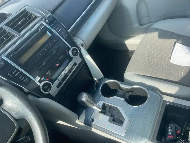 2012 Toyota Camry Hybrid - Photo 12