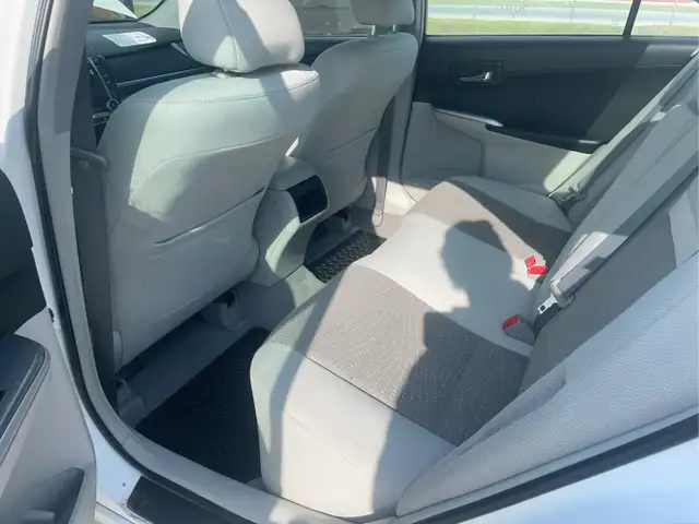 2012 Toyota Camry Hybrid - Photo 14