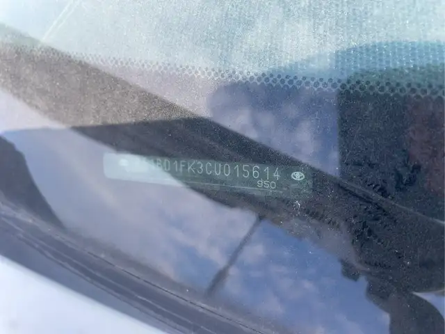 2012 Toyota Camry Hybrid - Photo 15