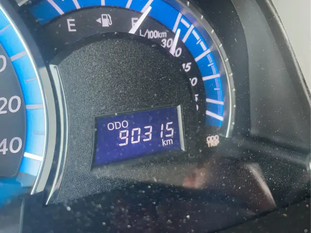 2012 Toyota Camry Hybrid - Photo 16