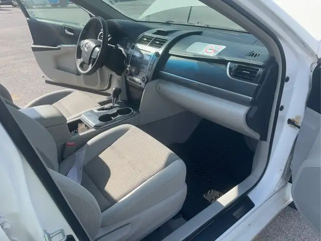 2012 Toyota Camry Hybrid - Photo 17