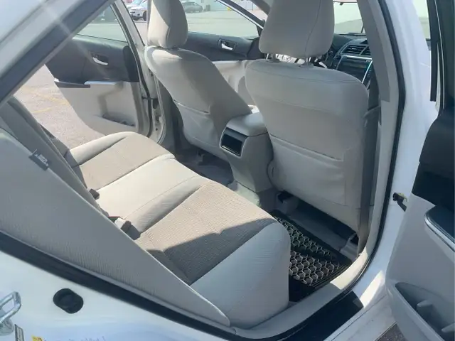 2012 Toyota Camry Hybrid - Photo 18