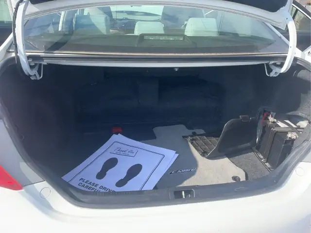 2012 Toyota Camry Hybrid - Photo 19