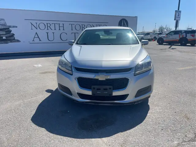 2016 Chevrolet Malibu Limited - Photo 2