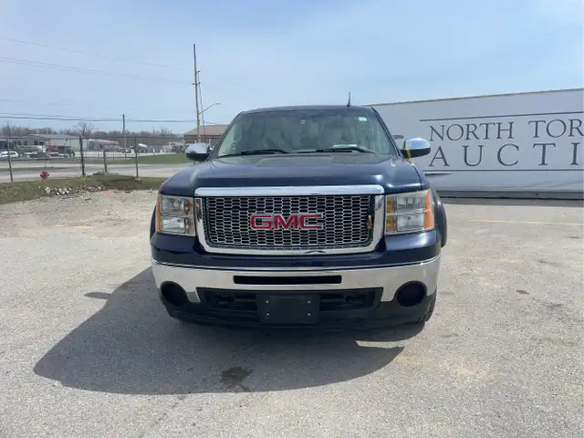 2010 GMC Sierra 1500 - Photo 2