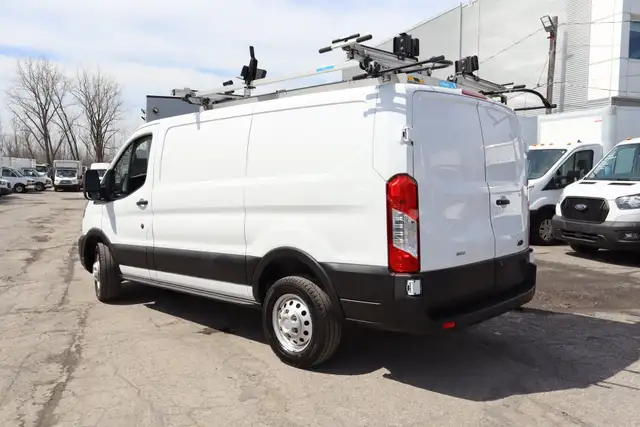 Ford Transit Cargo Van T-150 CARGO 130WB / 4X4 AWD / 1 SEUL PROP - Photo 2