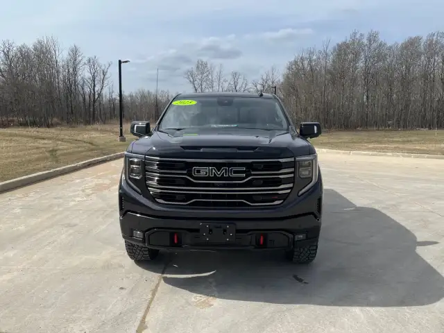 2025 GMC Sierra 1500 - Photo 2