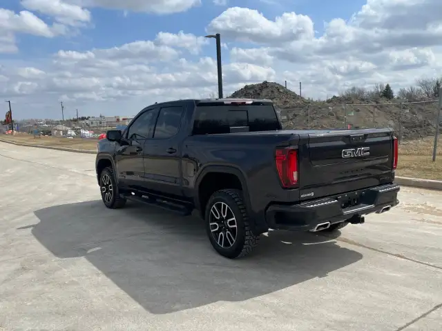 2025 GMC Sierra 1500 - Photo 4