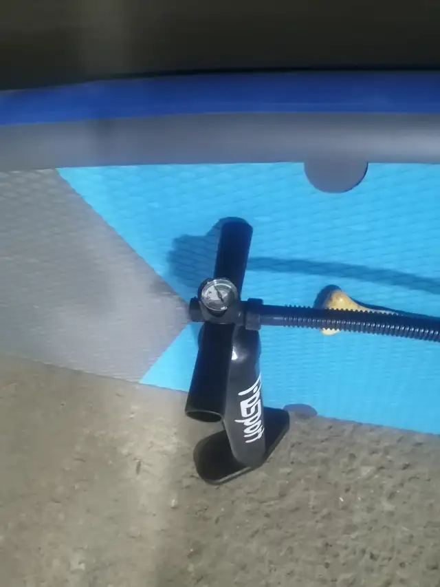 INFLATABLE PADDLE BOARD EXCELLENT CONDITION - Photo 6