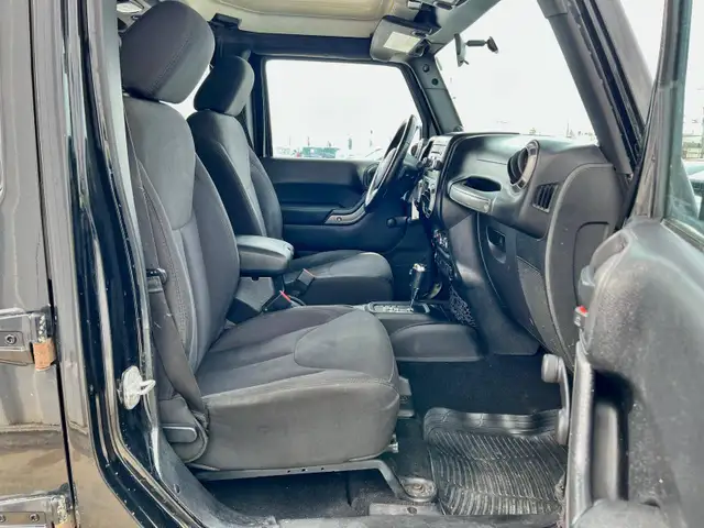2014 Jeep WRANGLER UNLIMITED Sport - Photo 16
