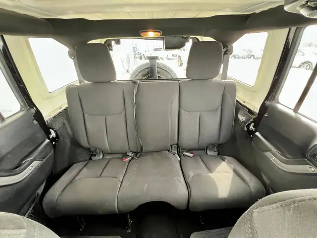 2014 Jeep WRANGLER UNLIMITED Sport - Photo 18