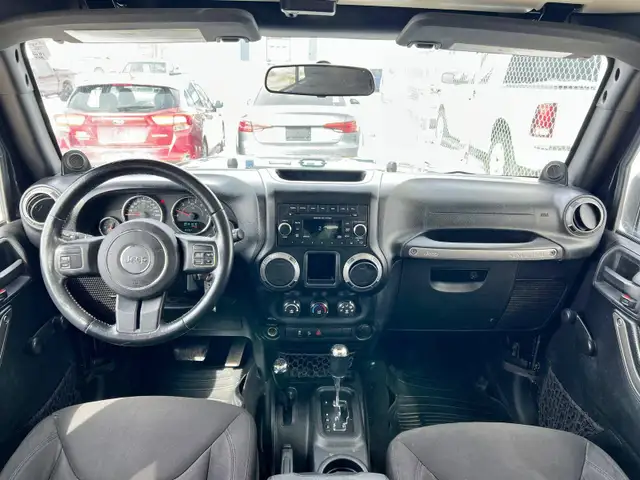 2014 Jeep WRANGLER UNLIMITED Sport - Photo 19