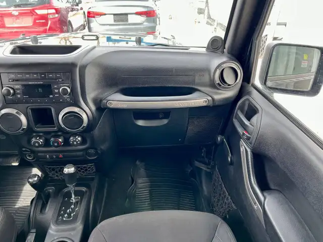 2014 Jeep WRANGLER UNLIMITED Sport - Photo 20