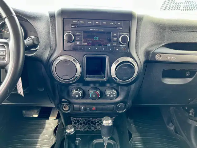 2014 Jeep WRANGLER UNLIMITED Sport - Photo 21