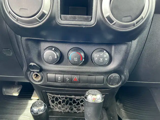 2014 Jeep WRANGLER UNLIMITED Sport - Photo 22