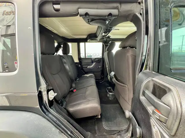 2014 Jeep WRANGLER UNLIMITED Sport - Photo 24