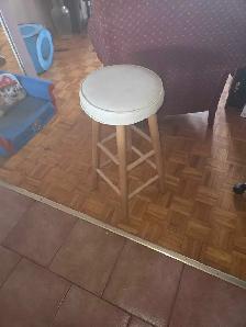 banc de comptoir bois naturel et dessus beige pouces 29