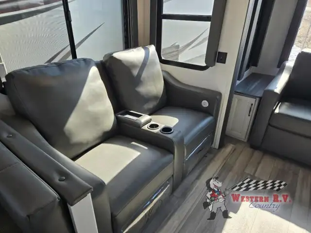 2024 Keystone RV Sprinter Limited 3590LFT - Photo 12