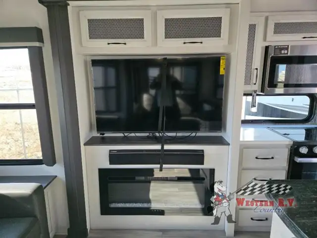 2024 Keystone RV Sprinter Limited 3590LFT - Photo 14