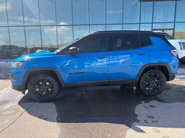 2024 Jeep Compass Altitude 4x4 • One Owner • Remote Start - Photo 3