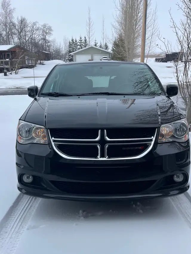 2017 Dodge Grand Caravan Crew - Photo 2