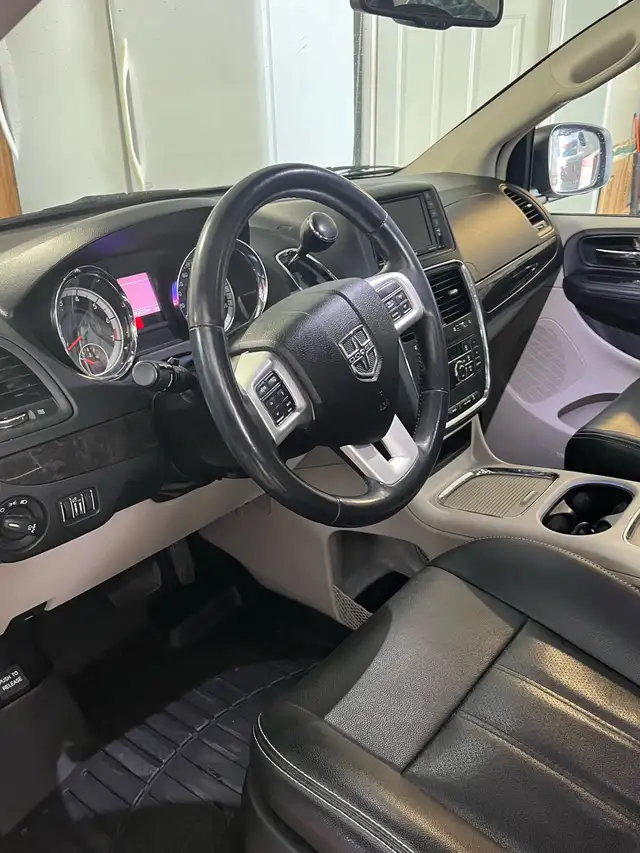 2017 Dodge Grand Caravan Crew - Photo 8