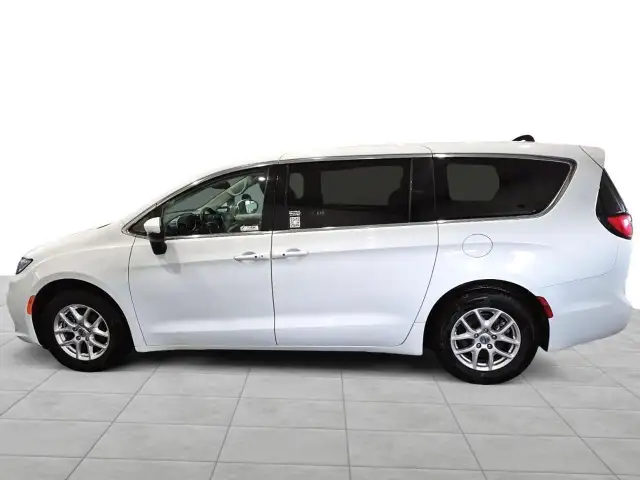 2023 Chrysler Pacifica Touring-L Touring-L | Leather | SAVE $... - Photo 6