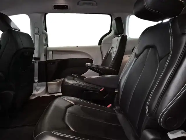 2023 Chrysler Pacifica Touring-L Touring-L | Leather | SAVE $... - Photo 11