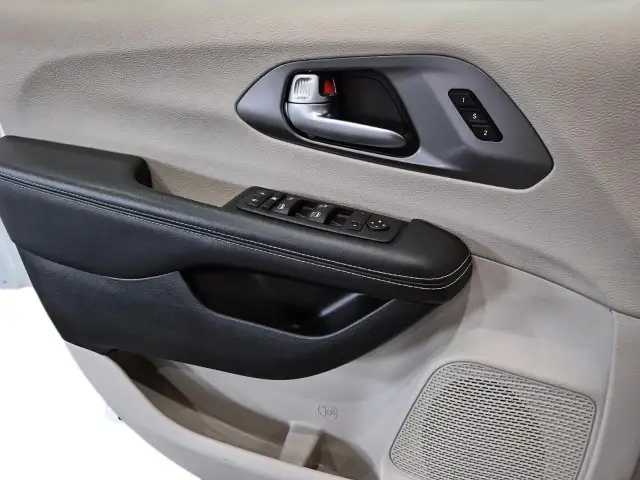 2023 Chrysler Pacifica Touring-L Touring-L | Leather | SAVE $... - Photo 17