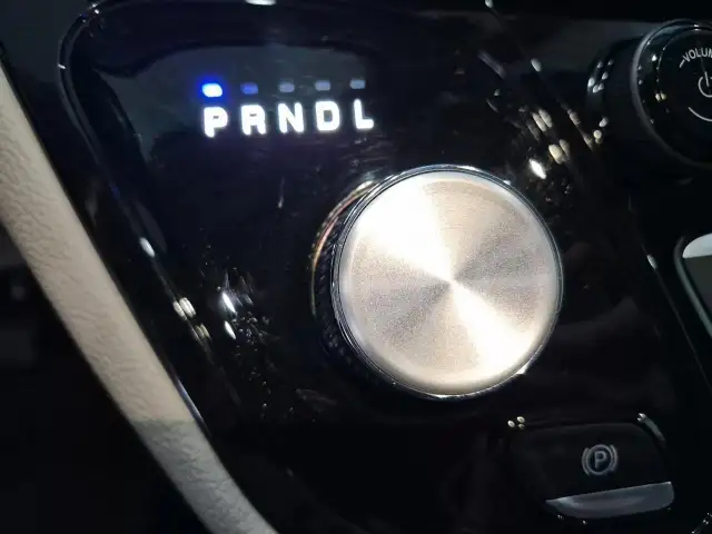 2023 Chrysler Pacifica Touring-L Touring-L | Leather | SAVE $... - Photo 18