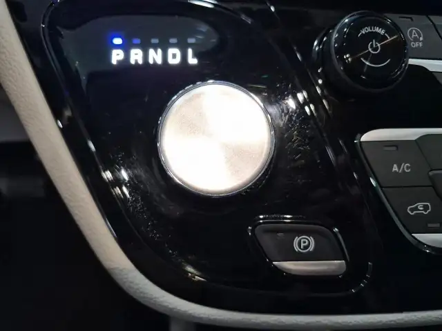 2023 Chrysler Pacifica Touring-L Touring-L | Leather | SAVE $... - Photo 24