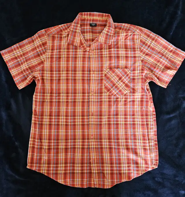 NEW MEN'S SHORT SLEEVE SHIRT (LARGE - 2 QTY)