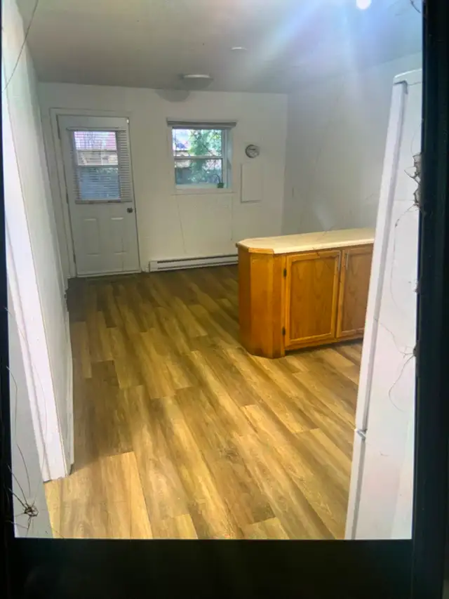 4 1/2 Saint-Henri ground floor with all applainces and internet - Photo 8