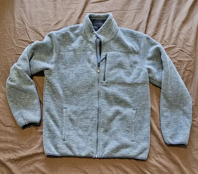 BRAND NEW MEN'S FULL ZIP UP FLEECE JACKET WITH 1 CAP (LARGE - GR