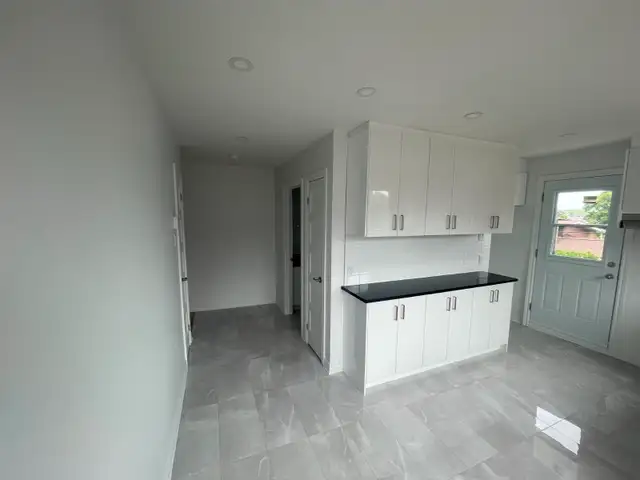 Apartement 4 1/2 à louer- rénové 1ere étage - Photo 3