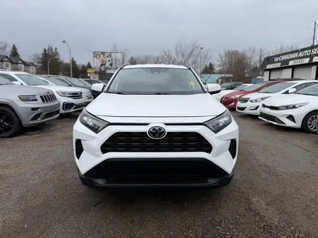 2020 Toyota RAV4 LE - Photo 2