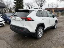 2020 Toyota RAV4 LE - Photo 6